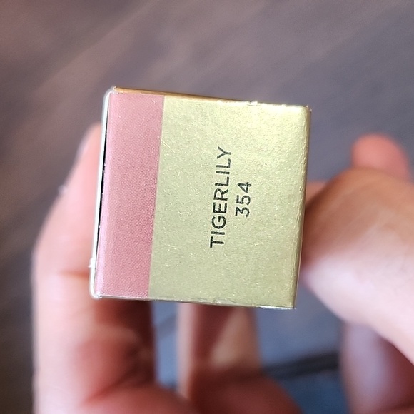 Hourglass Unlocked Satin Lipstick 330 - Picture 3 of 7